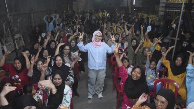 Calon Wakil Wali Kota Makassar, Rezki Mulfiati Lutfi saat kampanye di Kecamatan Tallo, Senin (14/10/2024).