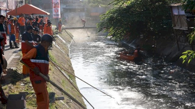 Bersihkan Kanal Bara-Baraya, Arwin Azis Apresiasi Kekompakan Warga dan Pemkot Makassar