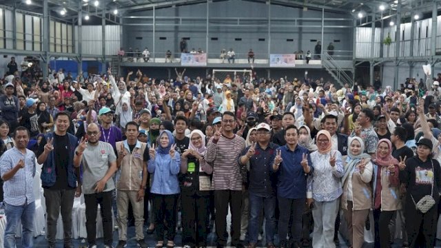 Silaturahmi akbar Tim MFR For SEHATI berlangsung di Gedung Gor Pemda Jalan AP Pettarani Makassar, Jumat (4/10/2024) malam. Mereka siap memenangkan pasangan Seto-Rezki di Pilwalkot Makassar.
