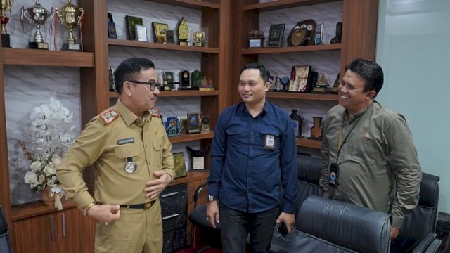 Sekretaris Daerah Provinsi Sulsel, Jufri Rahman, saat menerima Kepala Perwakilan Ombudsman RI Sulsel, Ismu Iskandar, di Kantor Gubernur, Selasa, 22 Oktober 2024 lalu.