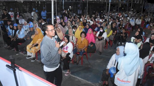 Pasangan calon Walikota dan Wakil Walikota Makassar, Andi Seto Asapa-Rezki Mulfiati Lutfi bersilaturahmi dengan warga Kompleks Hartaco Indah, Kelurahan Parang Tambung, Senin (7/10/2024) malam.