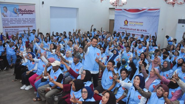 Calon Wali Kota Makassar nomor urut 2, Andi Seto Asapa berikan pembekalan kepada ribuan Saksi TPS, di Posko Pemenangan SEHATI, Jl AP Pettarani, Selasa (5/11/2024).