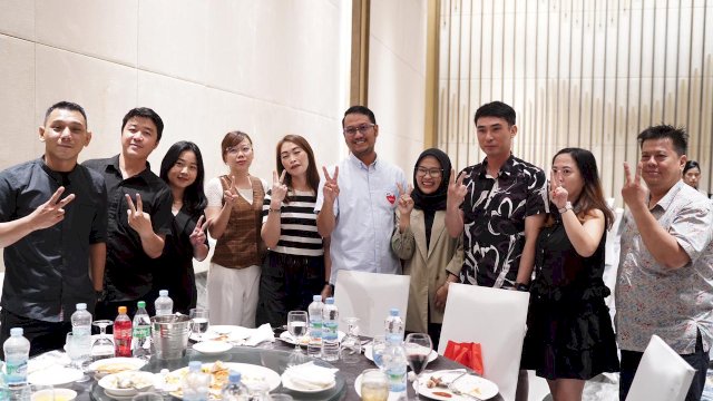 Pasangan calon Wali Kota dan Wakil Wali Kota Makassar nomor urut 2, Andi Seto Asapa-Rezki Mulfiati Lutfi silaturahmi bersama warga Tionghoa Hoa, Senin (18/11/2024) Malam.