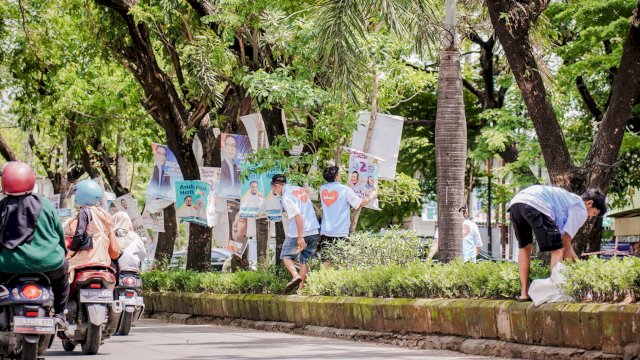 Tim SEHATI menurunkan APK sendiri di masa tenang, jelang pencoblosan, Minggu (24/11/2024).