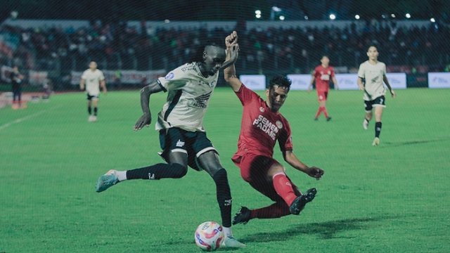 Laga antara Semen Padang melawan PSM Makassar berakhir imbang 1-1. Pertandingan berlangsung di Stadion Haji Agus Salim, Padang, Kamis (21/11/2024) malam. (@PSM_Makassar)