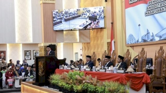 Wali Kota Makassar, Moh Ramdhan Pomanto memberikan sambutan saat paripurna, Senin (9/9/2024).