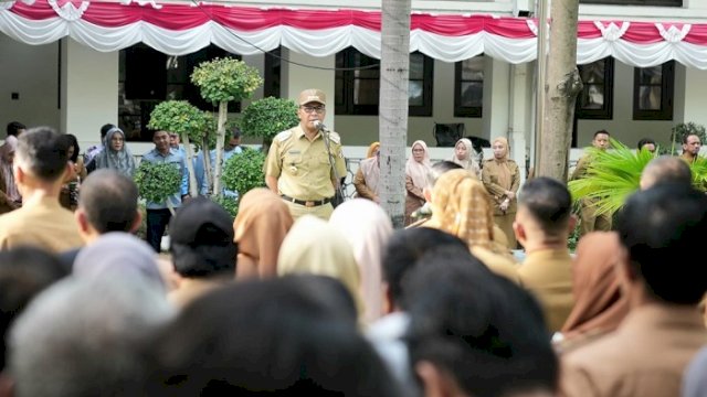 Walikota Makassar Moh. Ramdhan Pomanto memimpin apel pagi, Senin (25/11/2024).