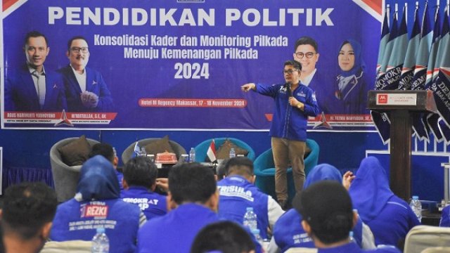 Ketua DPC Partai Demokrat Makassar, Adi Rasyid Ali, saat kegiatan Pendidikan Politik yang berlangsung pada 17-18 November 2024 di Hotel M Regency, Makassar.