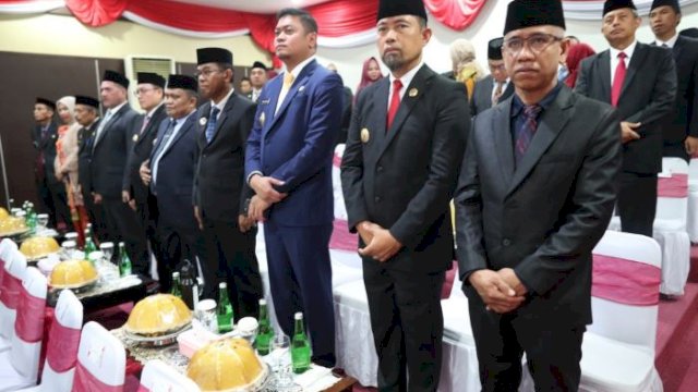 Pjs Wali Kota Makassar, Andi Arwin Azis, menghadiri pelantikan Pimpinan DPRD Sulawesi Selatan yang berlangsung di Gedung DPRD Sulsel, Jalan Urip Sumoharjo, Kamis (31/10/2024).