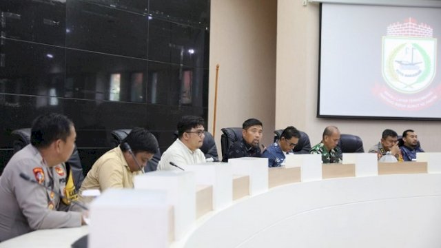 Rapat Koordinasi (Rakor) Fasilitasi dan Pengamanan Distribusi Logistik untuk Pemilihan Kepala Daerah (Pilkada) tahun 2024 di Ruang Sipakatau, Balai Kota Makassar, pada Jumat (22/11/2024).
