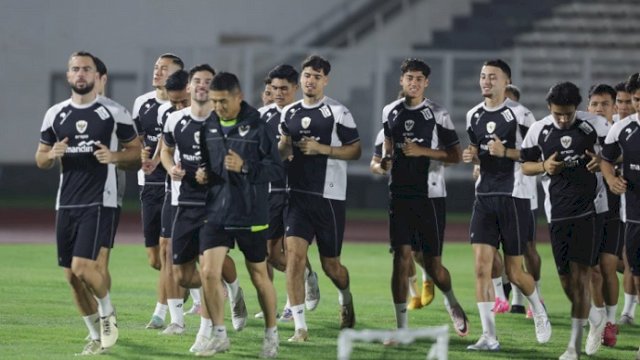 Para pemain Timnas Indonesia menjalani latihan jelang lawan Jepang pada babak ketiga Kualifikasi Piala Dunia 2026 Zona Asia Grup C. Pertandingan tersebut akan berlangsung di Stadion Utama Gelora Bung Karno, Jakarta Pusat, pada Jumat (15/11/2024). (Dok. PSSI)