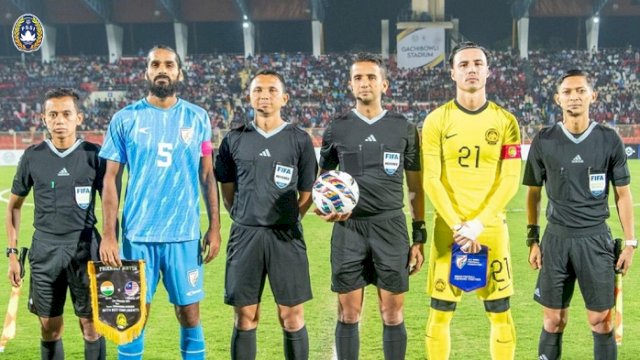 Empat wasit asal Indonesia memimpin laga persahabatan internasional antara Timnas India dan Malaysia yang berlangsung di Gachibowli Stadium, Hyderabad, pada Senin 18 November 2024. (PSSI)