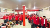 Peringati HUT ke-52, PDIP Sulsel Bagikan 52 Ribu Benih Ikan hingga Serahkan Gerobak untuk UMKM