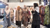 Amal Lelang Pakaian Preloved di Trend Hijab Expo, Hasilnya untuk Bantu UMKM Perempuan Rentan