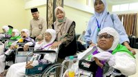 393 Calon Haji Asal Sulbar Diberangkatkan ke Tanah Suci, 9 Jemaah Gunakan Kursi Roda