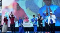 Jalan Sehat Milad Unismuh, Petugas Kebersihan Dapat Hadiah Umrah