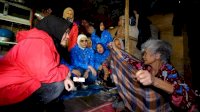 TP PKK Gowa Salurkan Bantuan ke Warga Miskin Ekstrem di Malino