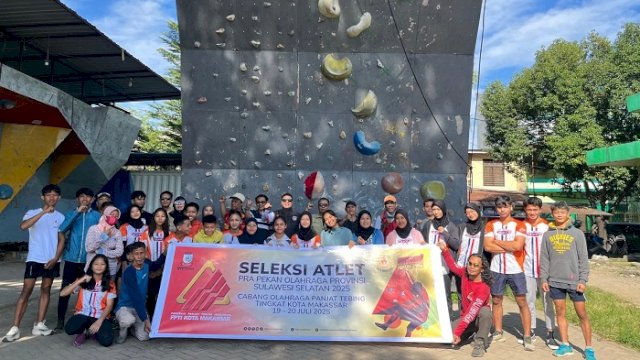 Para peserta seleksi cabor Panjat Tebing Kota Makassar.