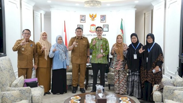 Walikota Makassar Munafri Arifuddin menerima audiensi Kepala Badan Bahasa Sulsel, Toha Machsum, di Balai Kota Makassar, Selasa (8/7/2025).