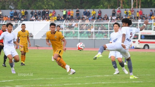 Pertandingan antara Bhayangkara Presisi Lampung FC melawan PSM Makassar berakhir imbang 1-1. (ileague.id)