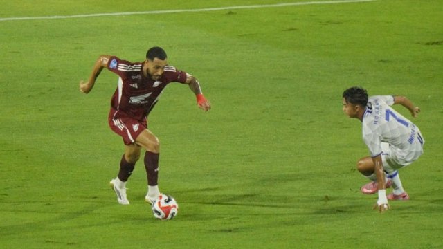 Pemain PSM Makassar Victor Luiz (kiri). (dok. ileague)