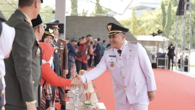 Walikota Makassar, Munafri Arifuddin, saat menghadiri upacara peringatan Hari Ulang Tahun (HUT) ke-80 Kemerdekaan Republik Indonesia di Lapangan Karebosi, Jl. Ahmad Yani, Minggu pagi (17/08/2025).