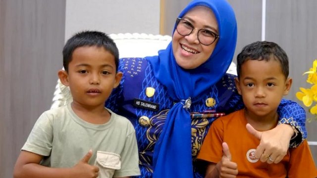 Bupati Gowa Sitti Husniah Talenrang bersama Samsul dan Aidil.