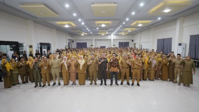 Kegiatan Sosialisasi Edukasi Anti-Korupsi bagi 400 kepala sekolah SD dan SMP se-Kota Makassar, di Aula BBPMP Sulsel, Selasa (12/8/2025).