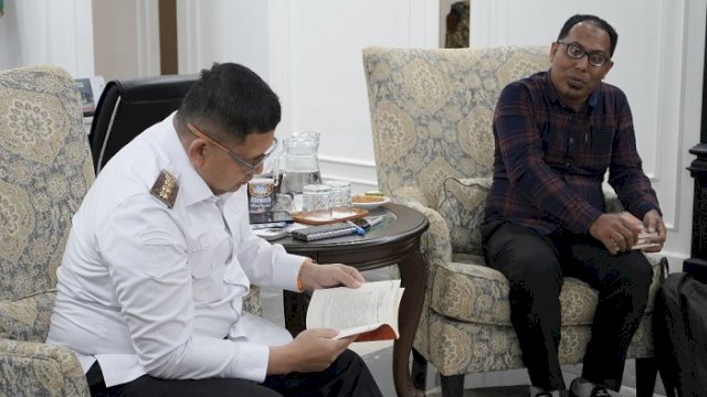 Walikota Makassar, Munafri Arifuddin, menerima audiensi dari Satuan Kerja Pelaksanaan Prasarana Strategis Sulawesi Selatan, Direktorat Jenderal Cipta Karya Kementerian Pekerjaan Umum dan Perumahan Rakyat (PUPR), di Kantor Balai Kota Makassar, Rabu (6/8/2025).