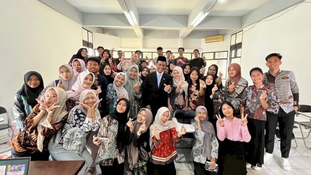 Hadiri Program Balance di Unhas, Mentan Amran Beri Motivasi Mahasiswa Baru