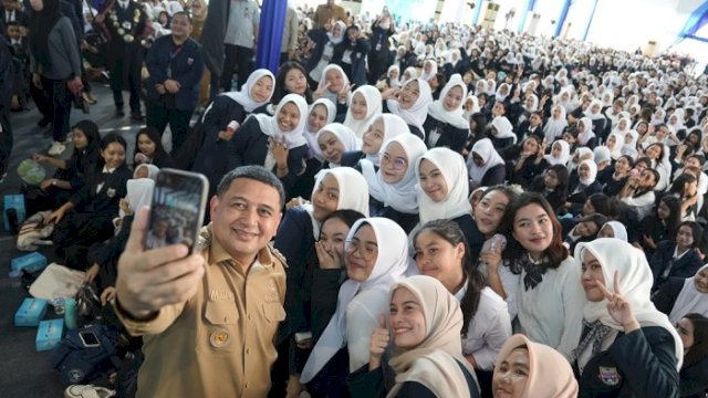Munafri Perkenalkan Program Makassar Creative Hub di PKKMB Unibos 2025