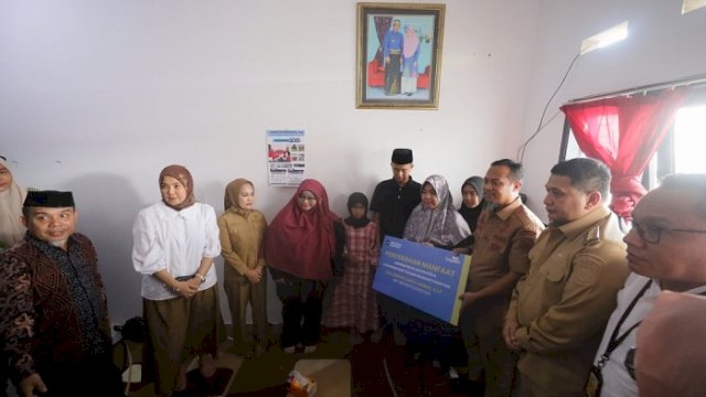 Munafri-Aliyah dan Gubernur Serahkan Santunan ke Keluarga ASN Korban Kebakaran Kantor DPRD Makassar