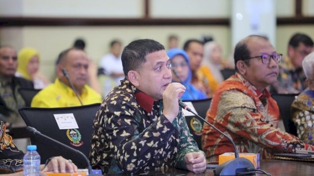 Walikota Makassar, Munafri Arifuddin, menghadiri Rapat Koordinasi Pemerintah se-Sulawesi yang dipimpin langsung Wakil Menteri Dalam Negeri (Wamendagri) Bima Arya di Kantor Gubernur Sulawesi Selatan, Jumat (10/10/2025).