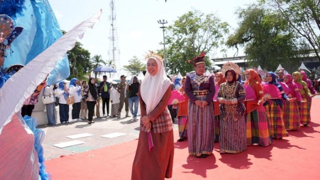 Kader PKK Makassar Meriahkan Jambore Sulsel di Bone, Tampilkan Keberagaman Budaya