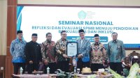 Gubernur Diganjar Penghargaan Atas Dukungan pada Sekolah Swasta