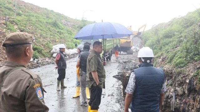 Walikota Munafri Arifuddin meninjau Tempat Pembuangan Akhir (TPA) Antang di Kecamatan Manggala, Kamis (13/11/2025) pagi.