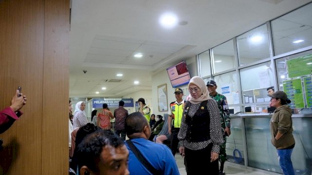 Bupati Gowa, Sitti Husniah Talenrang melakukan inspeksi mendadak (sidak) ke Rumah Sakit Umum Daerah (RSUD) Syekh Yusuf, Kamis (2/10/2025).