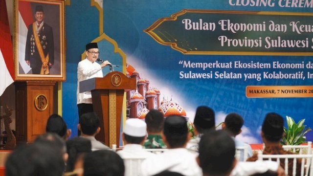 Sekretaris Daerah Provinsi Sulawesi Selatan, Jufri Rahman menghadiri Closing Ceremony Bulan Ekonomi dan Keuangan Syariah Provinsi Sulawesi Selatan di Baruga Phinisi Kantor Perwakilan Bank Indonesia Provinsi Sulawesi Selatan, Jalan Jenderal Sudirman Makassar, Jum'at 7 November 2025.