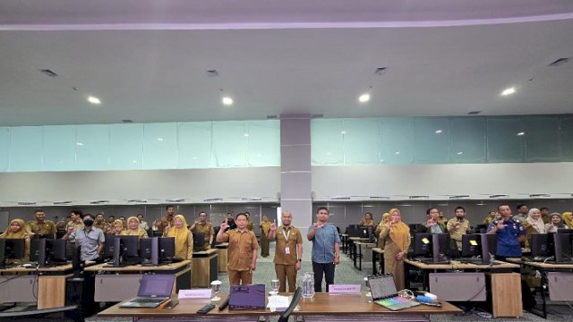Dinas Komunikasi dan Informatika (Kominfo) Kota Makassar menggelar Bimbingan Teknis (Bimtek) Penyusunan Arsitektur dan Peta Rencana Pemerintah Digital melalui SIA SPBE, di Gedung Makassar Government Center lantai 7, Selasa (11/11/2025).