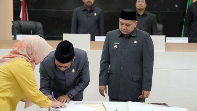 Pemerintah Kota Makassar bersama DPRD Kota Makassar resmi menetapkan APBD 2026, Minggu, 30 November 2025.