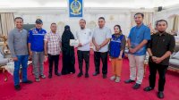 Gubernur Serahkan Bantuan kepada Keluarga Korban Kapal Tenggelam di Pangkep