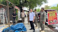 Pemkot Makassar Tertibkan 19 Lapak PKL di Jalan Sultan Alauddin
