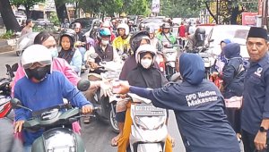 Semangat Berbagi di Bulan Ramadan, Nasdem Makassar Beri Ratusan Takjil di 15 Kecamatan