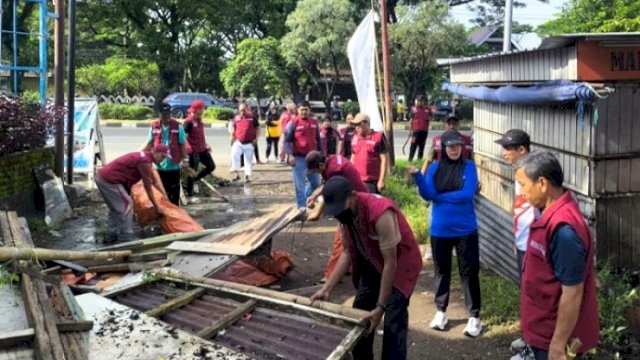 Pemkot Makassar Tertibkan Lapak Liar di Panakkukang