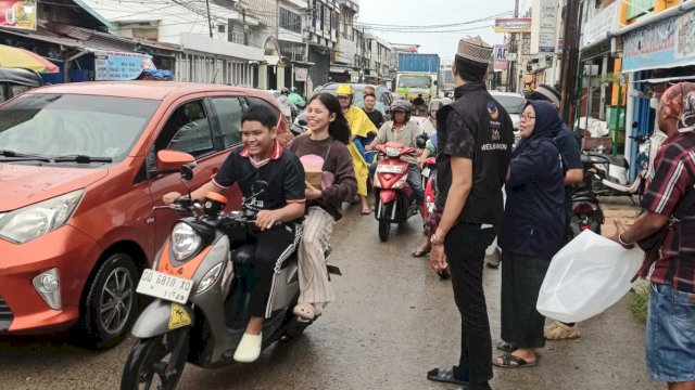 NasDem Makassar Bagi Takjil, Kali ini Sasar Kecamatan Ujung Tanah dan Ujung Pandang