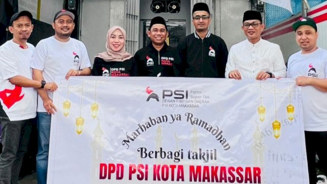 Ketua PSI Makassar, Sukarno Lallo bersama jajaran pengurus.