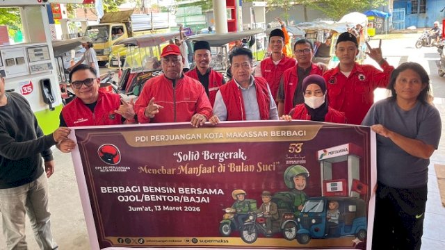PDIP Makassar Bagikan Ratusan Voucher BBM Gratis kepada Ojol dan Bentor