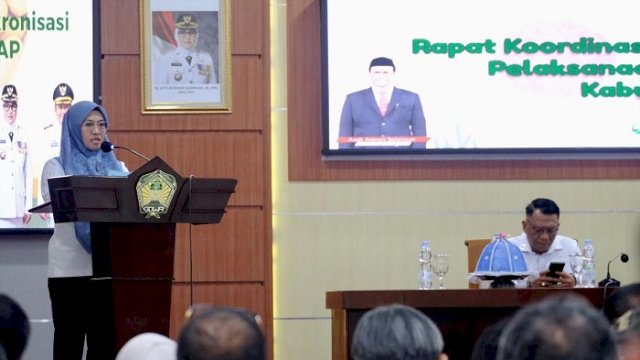 Bupati Gowa, Sitti Husniah Talenrang, saat Rapat Koordinasi Teknis dan Sinkronisasi Program Horticulture Development in Dryland Areas Sector Project (HDDAP) bersama Kementerian Pertanian RI di Baruga Karaeng Galesong, Kantor Bupati Gowa, Rabu (22/4).
