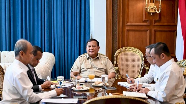 Presiden Prabowo Subianto memanggil Menteri Energi dan Sumber Daya Mineral (ESDM) Bahlil Lahadalia di Istana Merdeka, Jakarta, pada Senin (27/04/2026). (dok. setneg)