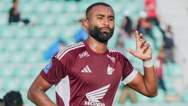 Pemain PSM Makassar Yuran Fernandes merayakan golnya ke gawang Persis Solo dalam laga lanjutan Super League 2025/2026, di Stadion Gelora BJ Habibie, Parepare, Sabtu sore (4/4/2026). Laga PSM Makassar vs Persis ini berakhir imbang 1-1. (Foto: X/@PSM_Makassar)